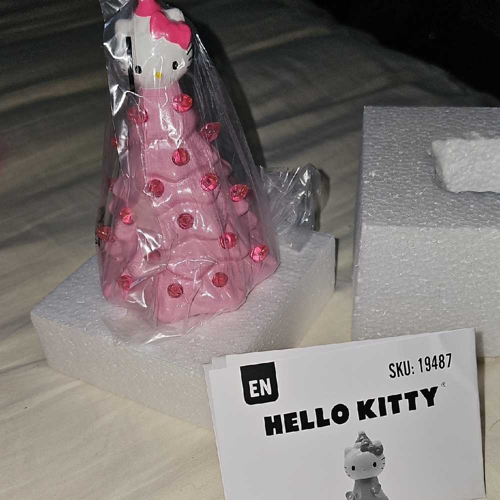 Hello Kitty Pink Ceramic Tree with Lights - Picture 3 of 5